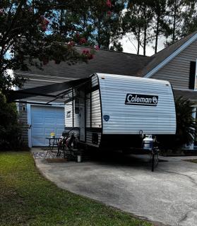 This is a fully hooked up stationary travel trailer NOT a tent or campground site - Port Wentworth - 0