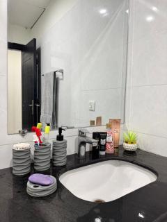 One Bed Luxury Apartment with Pool Gym Cinema amenities in Zameen Opal by Urban B&B - Lahore - 1