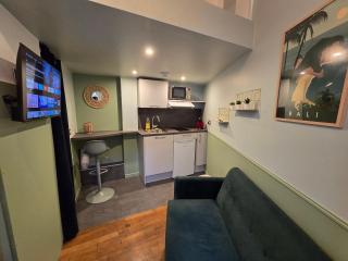 Studio with bedroom and kitchen - 0