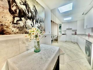 Regent House 1 Motor City - 0