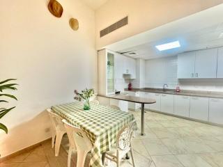 Regent House 1 Motor City - 9