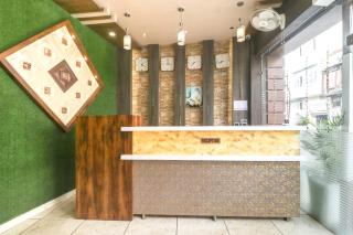 OYO 77326 Hotel Royal View - 1
