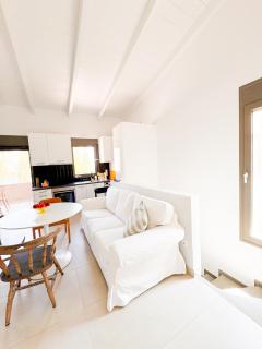 eucalyptus--top floor beachfront apartment - 5