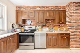 3BR Home - Free Parking-WiFi Kitchen Laundry-Kids Friendly-Near DC & Downtown & Metro-Patio & Deck - 4