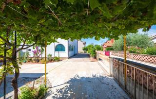 Stunning Apartment In Valbandon With Wifi - 3