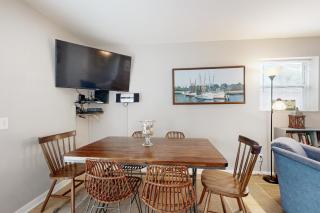 Sparkling Retreat Steps to Beach Fenced Backyard Snowbird Availability - 4