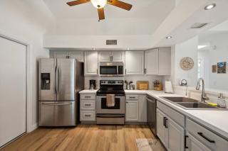 Cozy 3BD Retreat Glendale w RV Parking - Glendale - 4