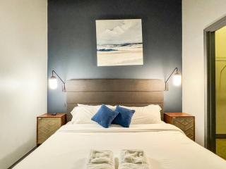 Spacious 222 3bd Sleeps 18 Free Parking - 3
