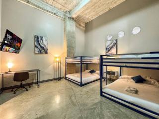 Spacious 222 3bd Sleeps 18 Free Parking - 1