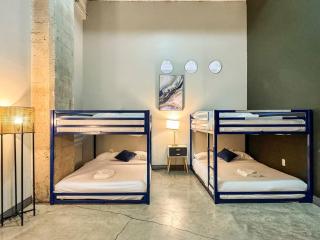 Spacious 222 3bd Sleeps 18 Free Parking - 1