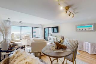 NEWLY RENOVATED Oceanfront Condo with Balcony, WiFi, W/D & Shared Pool/Tennis - 1