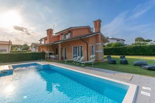 Houses and Apts. in Albarella 24882 - 0