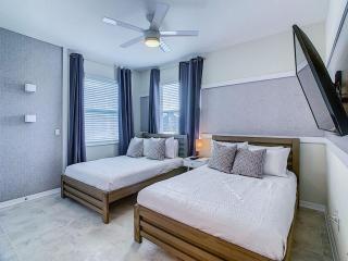 Comfy 3BR Lakeview Condo with 2Clubhouses - 3