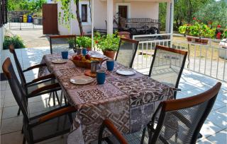 3 Bedroom Lovely Apartment In Malinska - 3