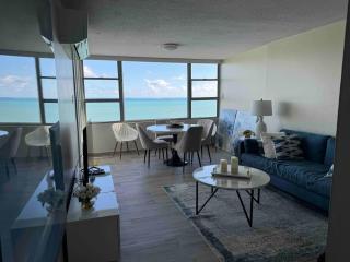Beachfront Balcony With Marina Views Pool - 4