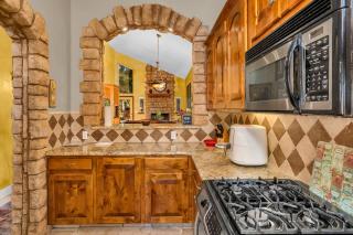 A Tuscan Adventure in California 3 BDR Sleeps 8 - Shaver Lake - 3