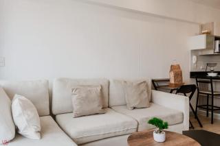 Sleek 2BR with Pool Gym Terrace in Magdalena - 4