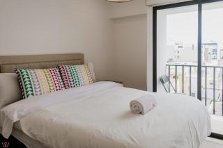 Sleek 2BR with Pool Gym Terrace in Magdalena - 9