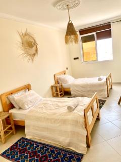 Waveside Hostel - 8
