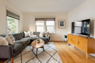 Mid-Century Charm - Prime SE Location - 2BR - 9