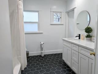 Mid-Century Charm - Prime SE Location - 2BR - Portland - 3