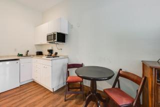 Breezy Naples Studio Condo with Screened Porch! - 3