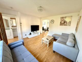 Kings Meadows Luxury Home - Free Parking and SuperFast WiFi - 0