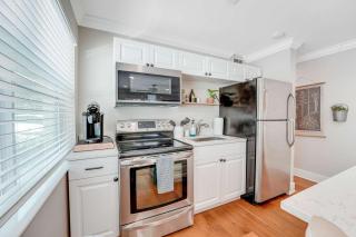 Remodeled Downtown Apartment #1 - 5