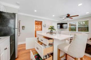 Remodeled Downtown Apartment #1 - 2