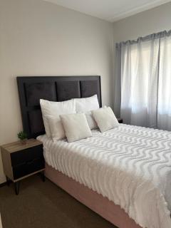 2 Bedroom Oasis - Sandton - 5