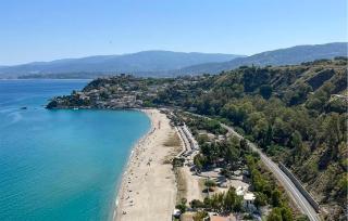 1 Bedroom Stunning Apartment In Reggio Calabria - Reggio di Calabria - 3
