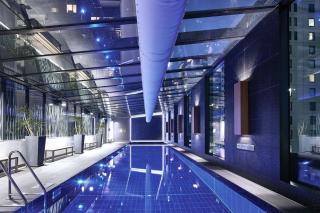 Chic 2-Bed Apartment with Balcony in Southbank - 6
