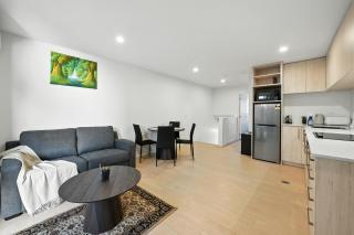 Central Crossing - Christchurch Holiday Home - 8