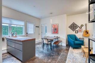 Modern Flat Perfect Location 2BR - Sleeps 4 - 2