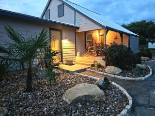 Historic Farmhouse - Tranquil Country Nature Escape - Hondo - 9