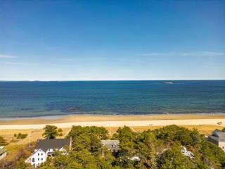 Beachside Oceanside Walk onto the beach - 0