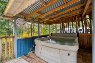 Spacious River Cabin - Hot Tub - Sleeps 8 - 2