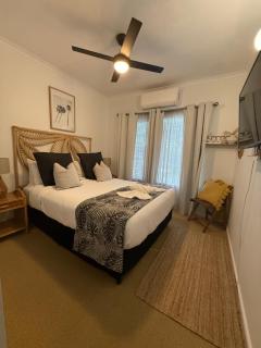 Luxury 4 Bedroom Home with Pool & Games Room Bar - 5