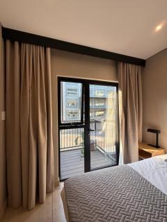 Modern 1 Bedroom Apartment overlooking Sandton City - 9