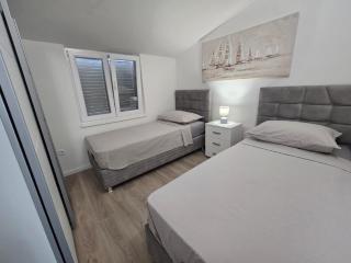 Apartments Ivankovic - Two Bedroom Apartment with Terrace - 3
