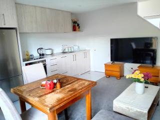 Cozy 2 Bed CBD Retreat by Latimer Square - 4