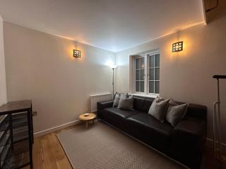 Spacious 3 Bed Apartment in Central Romford just 5 mins to Elizabeth Line for Families Friends and Contractors - Romford - 9