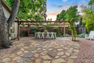 Peach Haus - Hot Tub & Fire Pit - 7