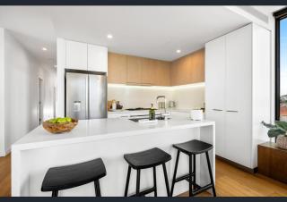 302 Penthouse Portarlington Waterfront Luxury sleeping 6 3 Queen Bedrooms 2 bathrooms Private Terrace Aircon and Heating - Portarlington - 6