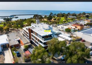 302 Penthouse Portarlington Waterfront Luxury sleeping 6 3 Queen Bedrooms 2 bathrooms Private Terrace Aircon and Heating - Portarlington - 5