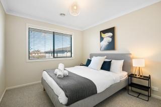 North Geelong Getaway Modern 4-Bedroom Home - - 1