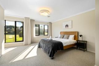 North Geelong Getaway Modern 4-Bedroom Home - - 3