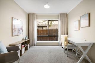 North Geelong Getaway Modern 4-Bedroom Home - - 5