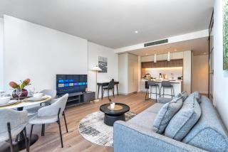 West Side Place CBD 2 Bed w Pool Sauna Gym - 7