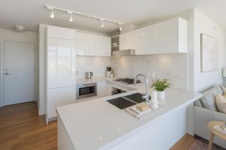 Modern 2 Bedroom Chinatown Gem with Stunning City Views - Vancouver - 4